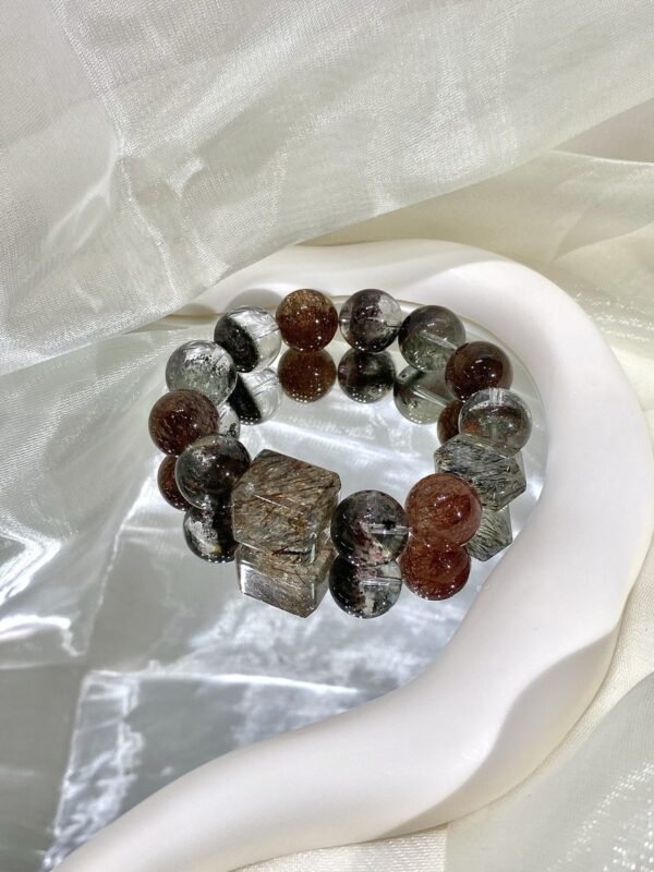 hc-0103-7c2b565ac0118783b9250fdb0d308747.jpg Phantom Quartz Double-Point Bracelet NO. 0103