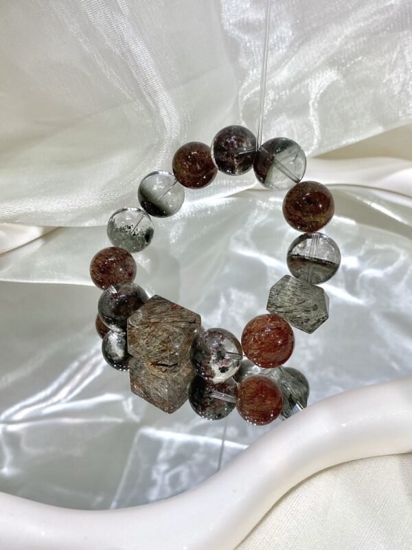 hc-0103-eeed99adba8cf17be56a82fa5f34bf66.jpg Phantom Quartz Double-Point Bracelet NO. 0103