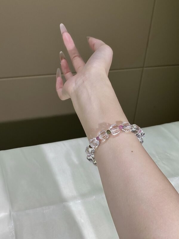 hc-0139-f0484090d440f99a46945447e5baef82.jpg Clear Quartz Sugar-Cube Bracelet NO. 0139