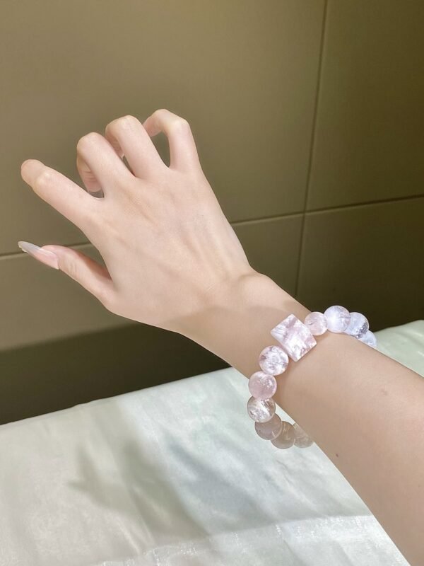 hc-0184-db15076fc466a229fda27393f42f85a0.jpg Phantom Quartz Bracelet NO. 0184