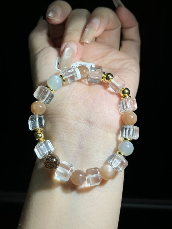 hc-0351-15e5deea179af1fd1a019e5167aa6928.jpg Moonstone Sugar-Cube Bracelet NO. 0351
