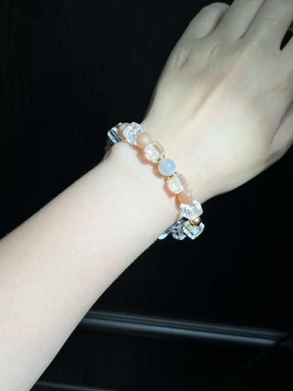 hc-0351-73c249fba2a92c5dec37055f494195c6.jpg Moonstone Sugar-Cube Bracelet NO. 0351