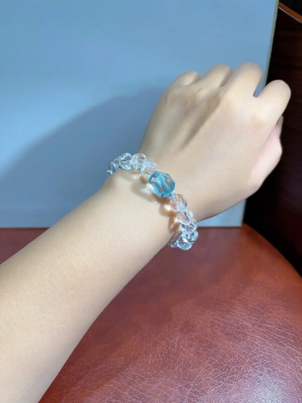 hc-0471-002184255c2252c2a7375baf217abe1b.jpg Topaz Freeform Bracelet NO. 0471