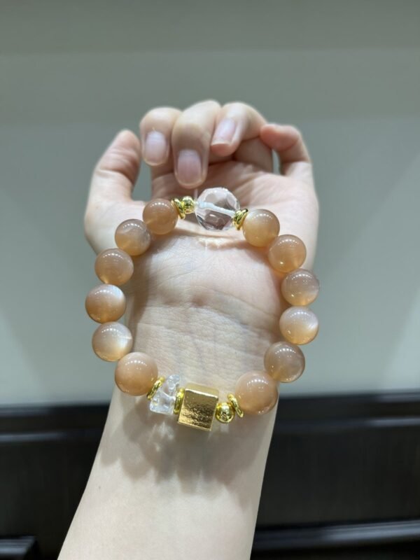 hc-0937-ef33446fc67a7084bd5020a702ff9e15.jpg Moonstone Bracelet NO. 0937