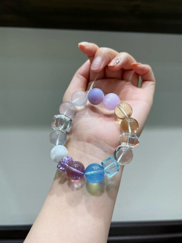 hc-1105-11dce8c2024dc36793b6e111be44ea5c.jpg Aquamarine Sugar-Cube Bracelet NO. 1105