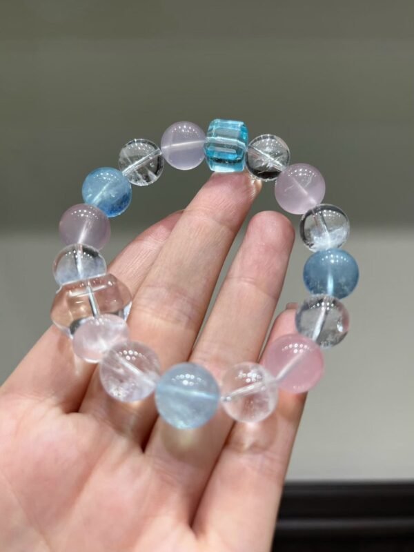 hc-1112-bf567c3f5a7b5f9fe7cadc76a4d5a13a.jpg Topaz Sugar-Cube Bracelet NO. 1112