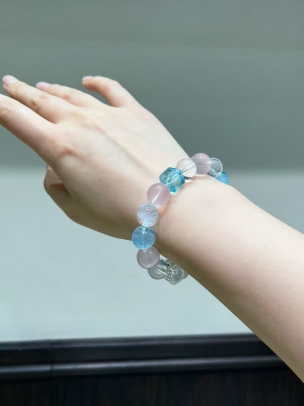 hc-1112-cb66c26df8716e9c487ebb6c6a4bffa3.jpg Topaz Sugar-Cube Bracelet NO. 1112